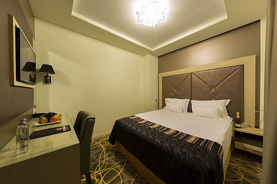 Exclusive Hotel & More