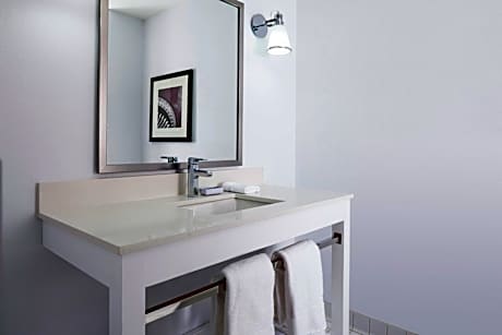 Queen Room with Two Queen Beds and Tub - Mobility and Hearing Accessible