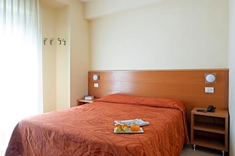 Family Room (2 Adults + 2 Children)