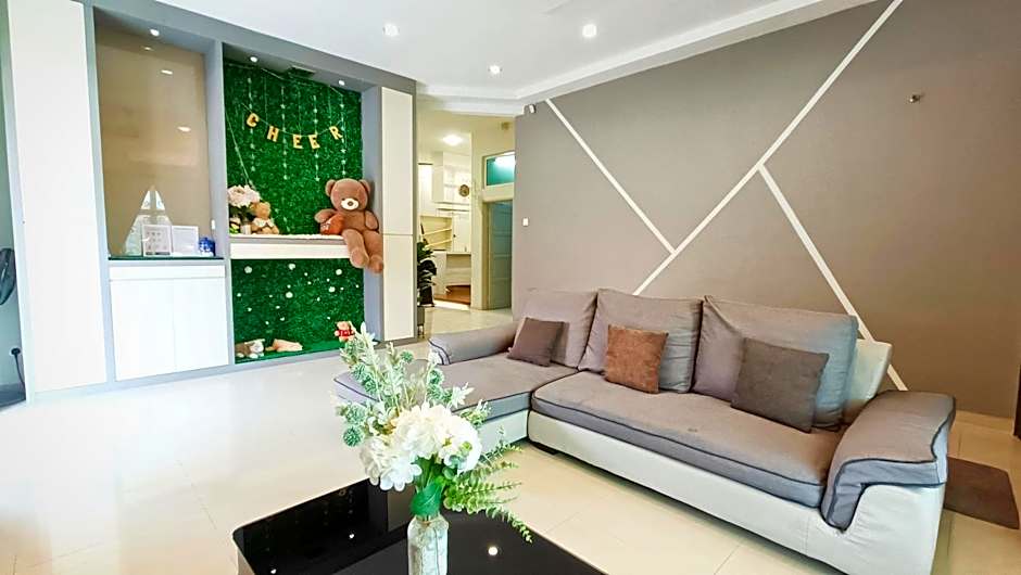 Melaka Homestay with pool 4BR Semi-D,BBQ,KTV,Billiard 15pax DeStarryVilla