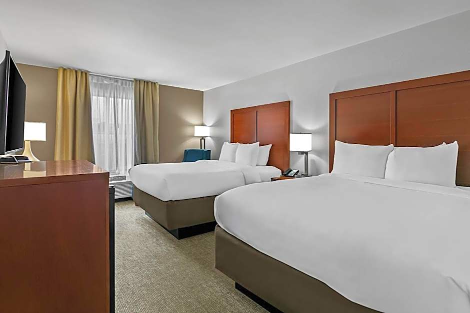Comfort Inn & Suites Greenwood near University