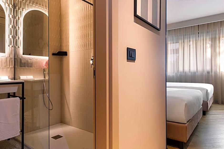 Living Place Hotel