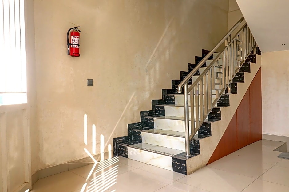 OYO Life 92707 D-akomiba Residence