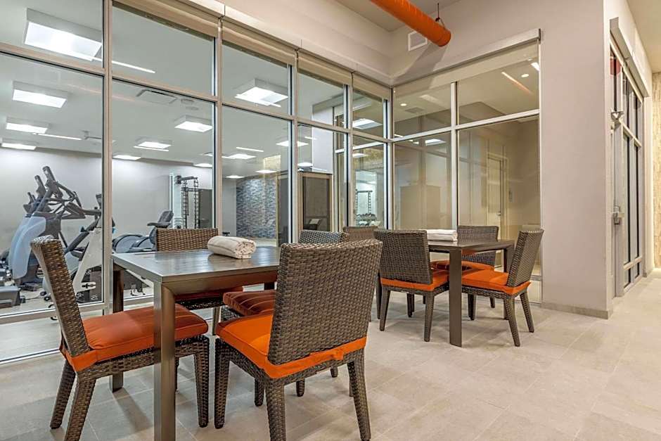 Cambria Hotel Milwaukee Downtown