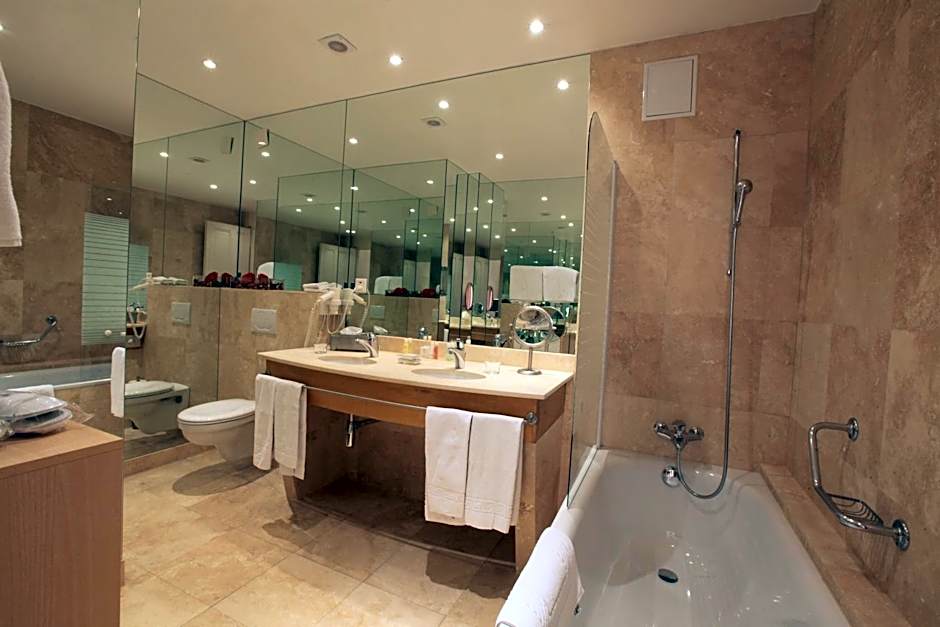 Hôtel du Grand Lac Excelsior