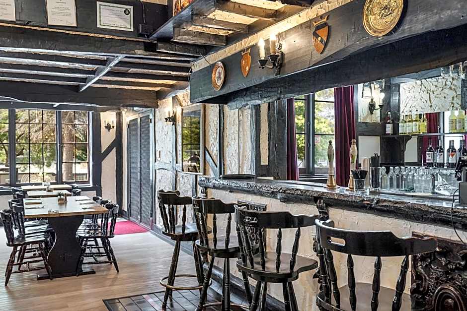 The Fox and Hounds Historic Hotel