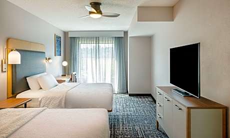 1 King 2 Qn Beds 2 Bdrm 2 Bath Suite