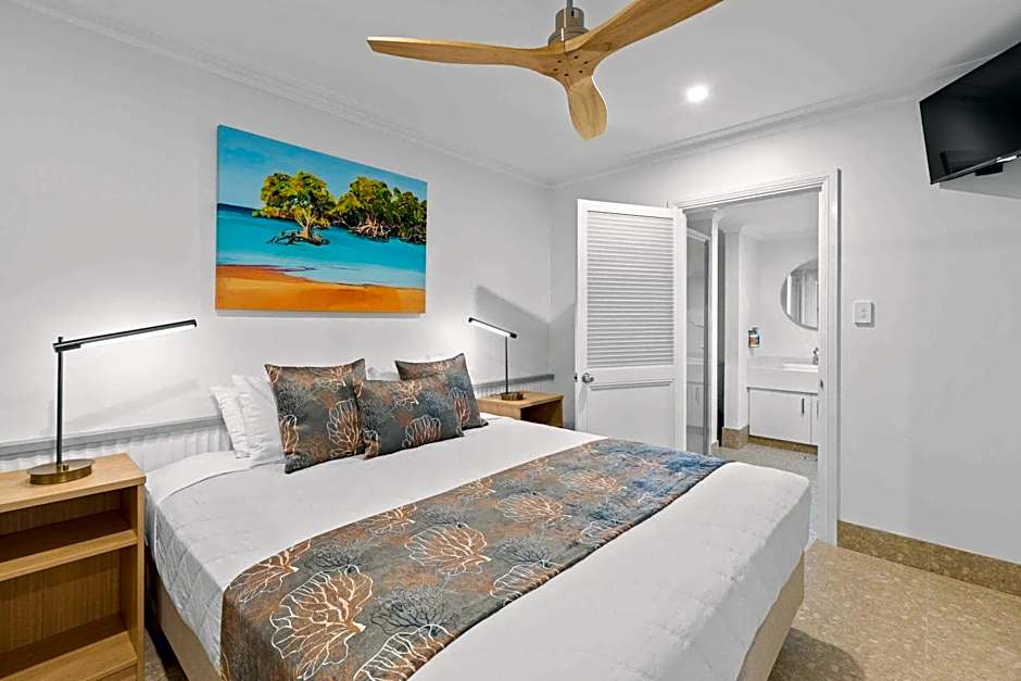 Moonlight Bay Suites