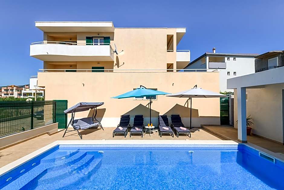 Apartment Renata + PRIVATE swimming pool in SPLIT