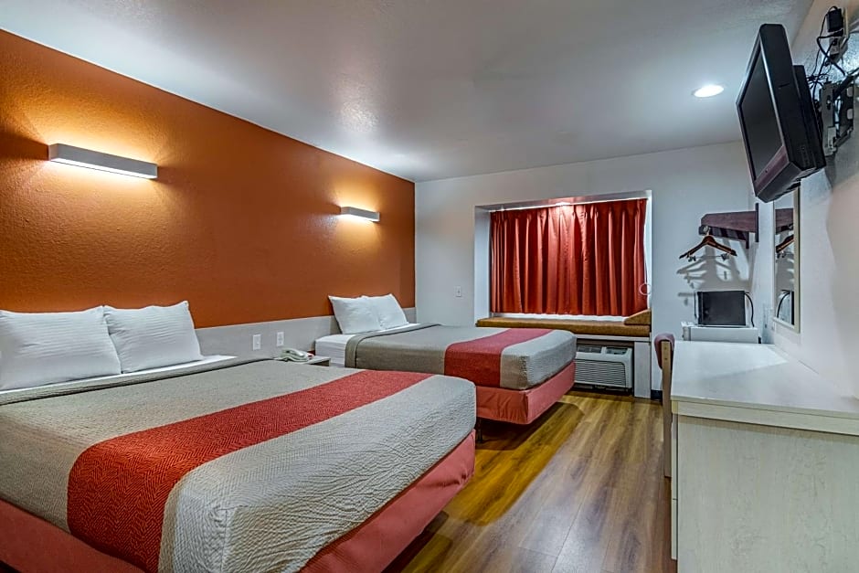 Motel 6-Mcalester, OK