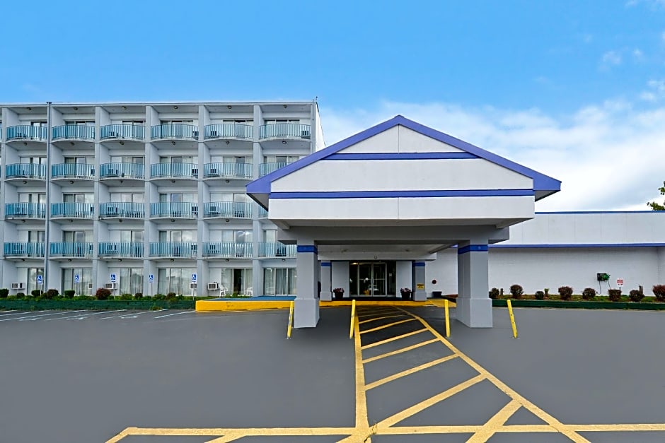 Howard Johnson by Wyndham Benton Harbor