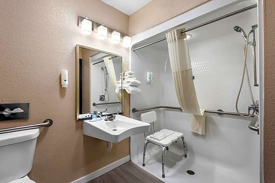 Quality Inn Waverly