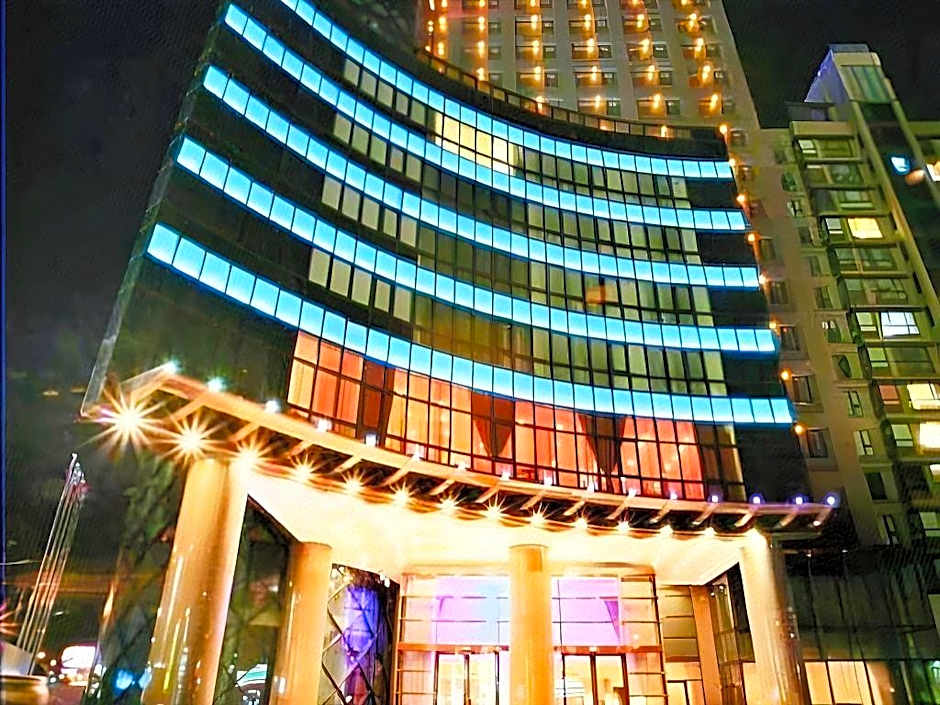 Monarch Skyline Hotel-Near Taimall