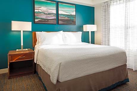 One-Bedroom, 2 Room Suite with Sofa Bed – Hearing Accessible