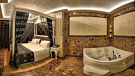 Deluxe Suite with Spa Bath