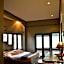 Tingala Lodge - Bed in the Bush