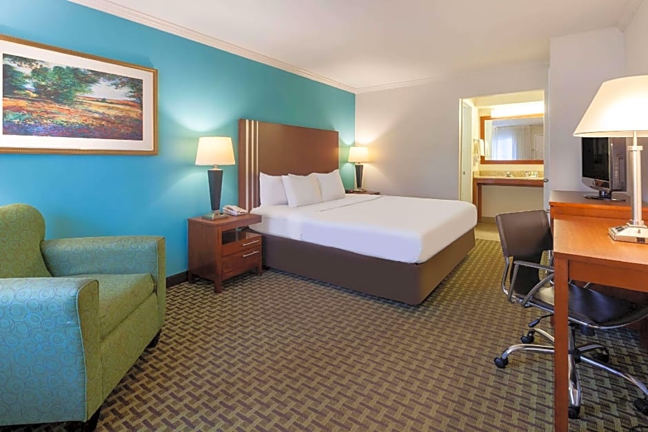 Days Inn by Wyndham Austintown