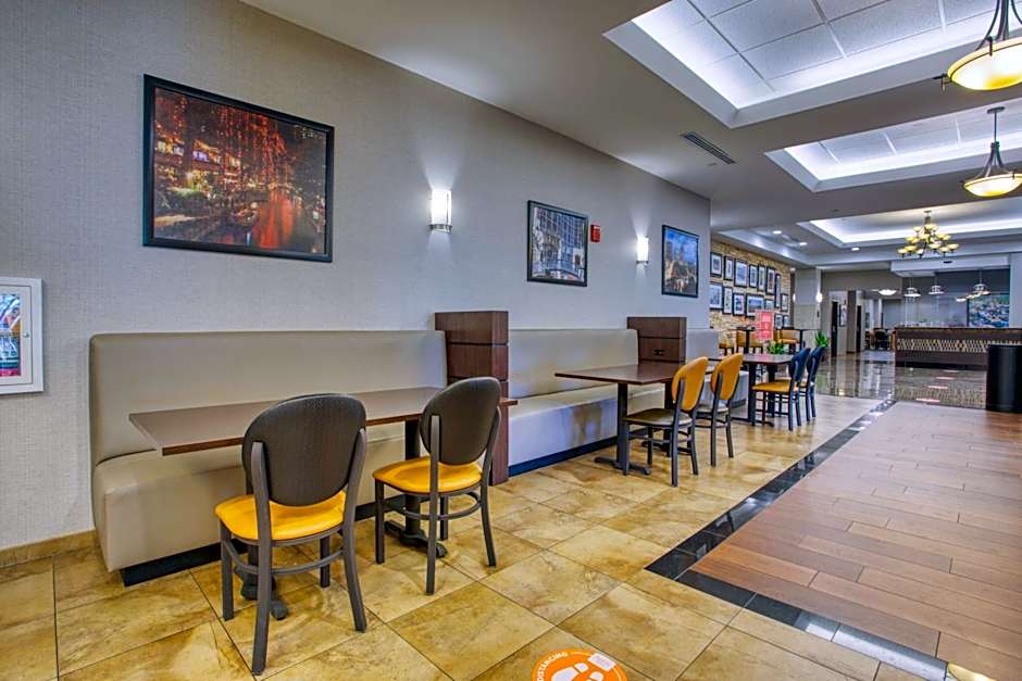 Drury Inn & Suites Near La Cantera