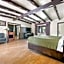 Econo Lodge Inn & Suites