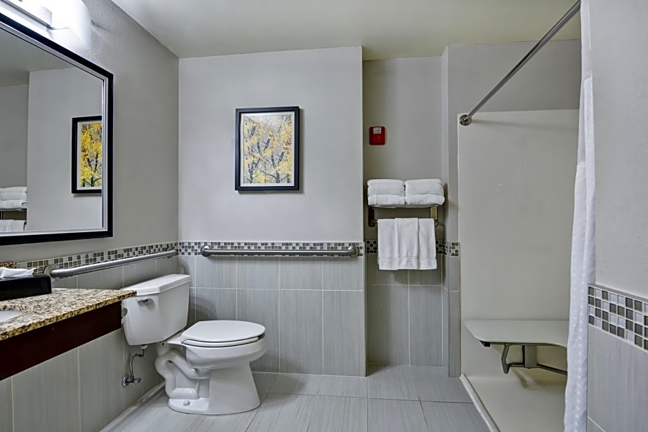 Holiday Inn Express Hotel & Suites Milwaukee-New Berlin By IHG