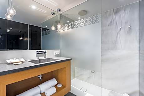 DOUBLE SINGLE USE SUPERIOR WITH VIEWS