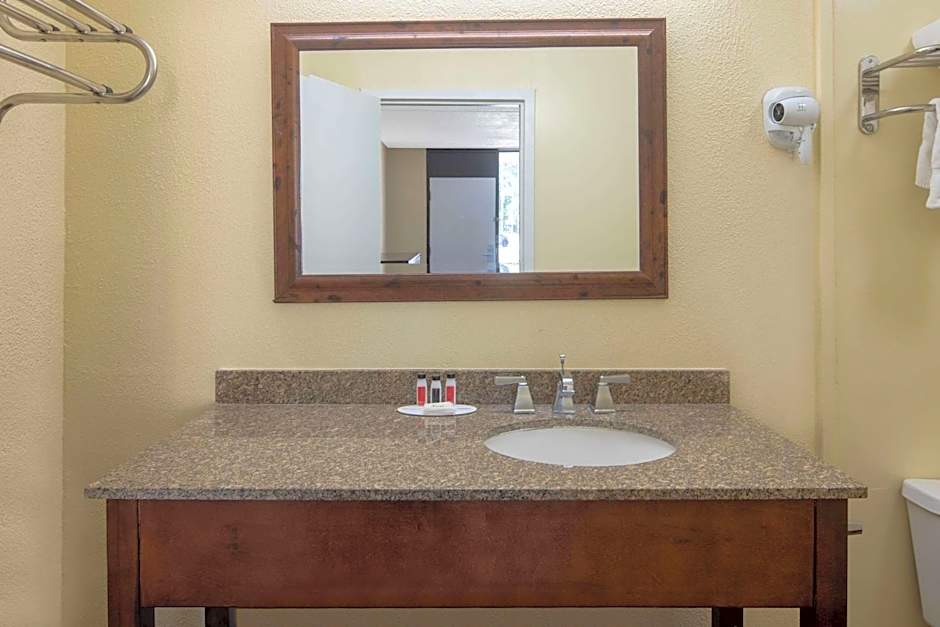 Travelodge by Wyndham Savannah Area/Richmond Hill