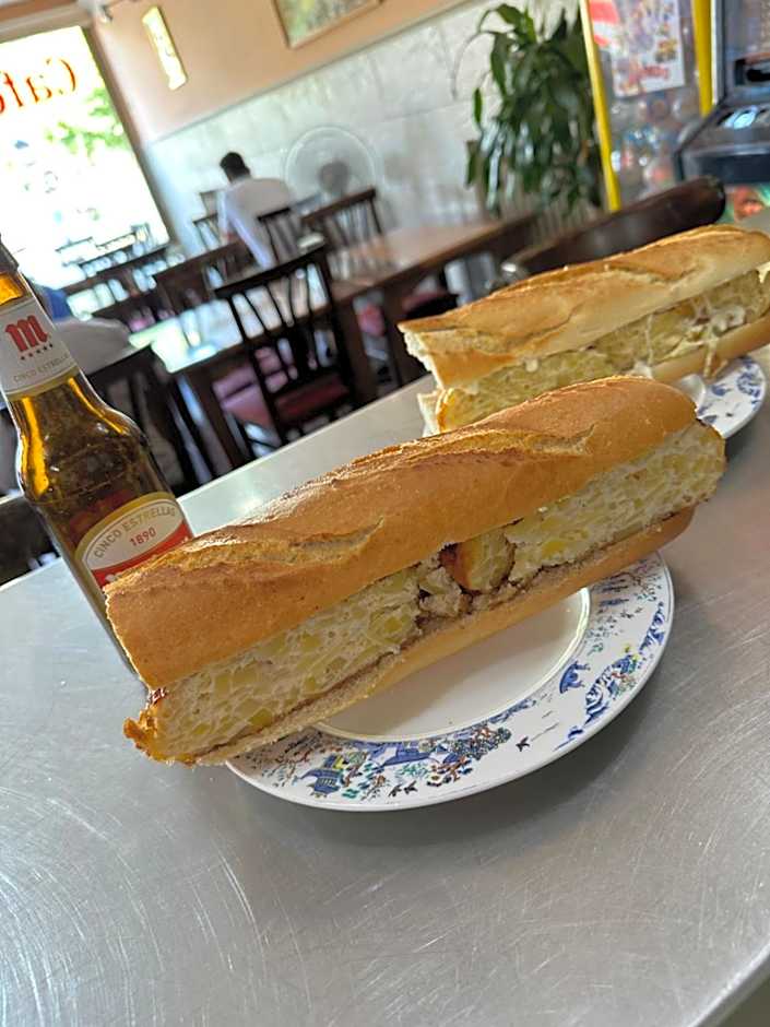 Hostal agripino y Restaurante asiático