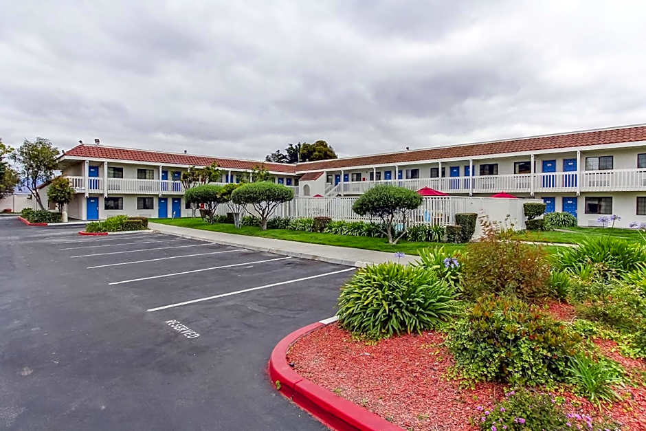 Motel 6-Salinas, CA - North Monterey Area