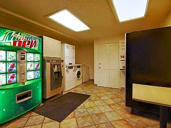 Super 6 Inn & Suites