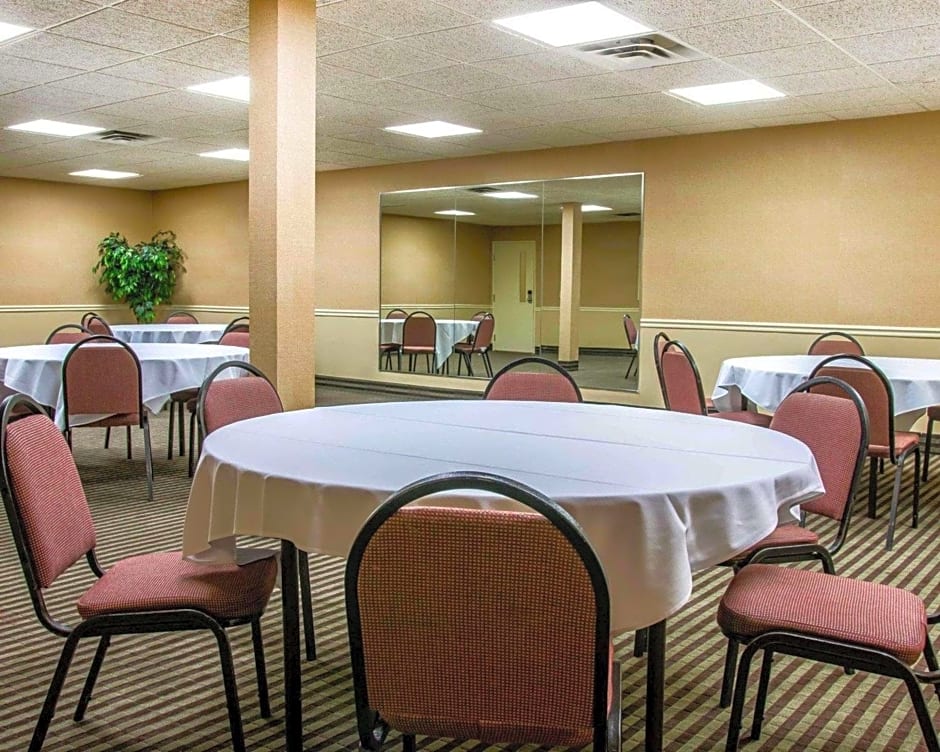 Comfort Inn Livonia