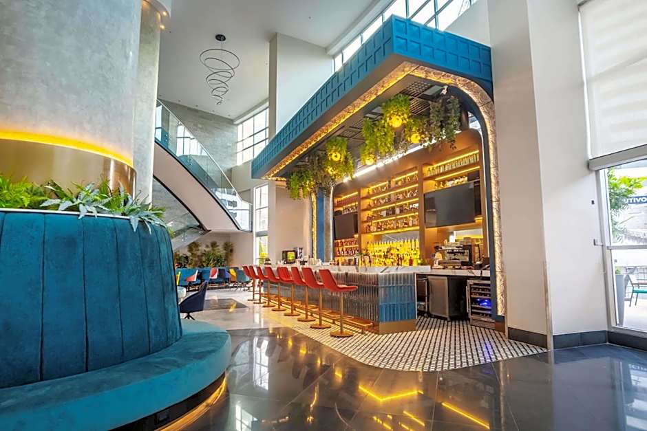 Wyndham Guayaquil, Puerto Santa Ana