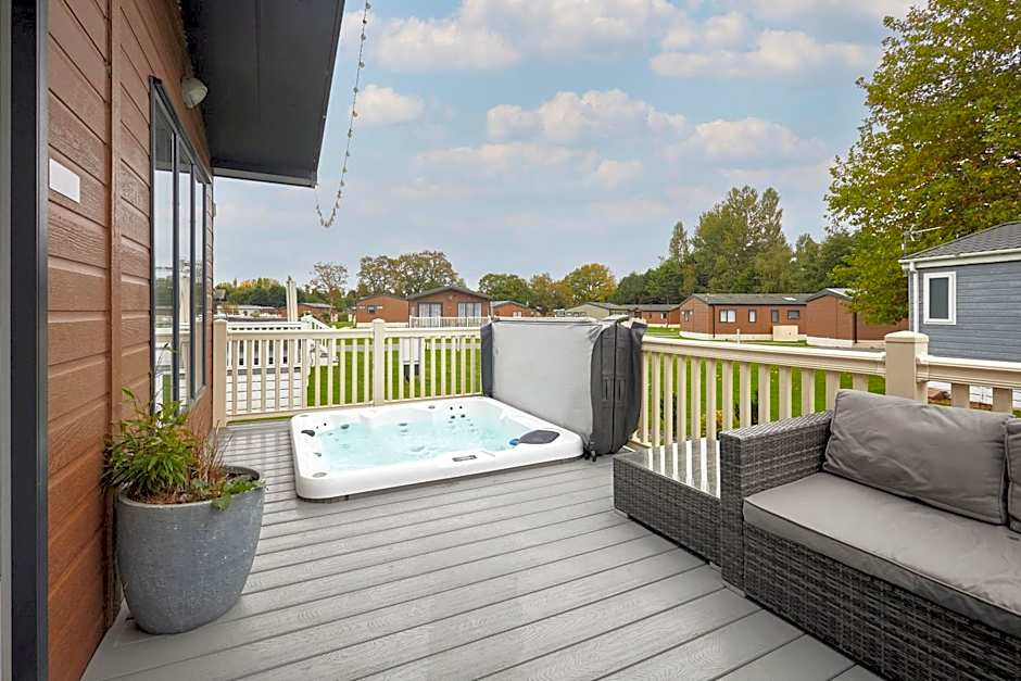 Bluebell Lodge with Hot Tub