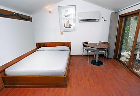 Standard Bungalow Garden Side L