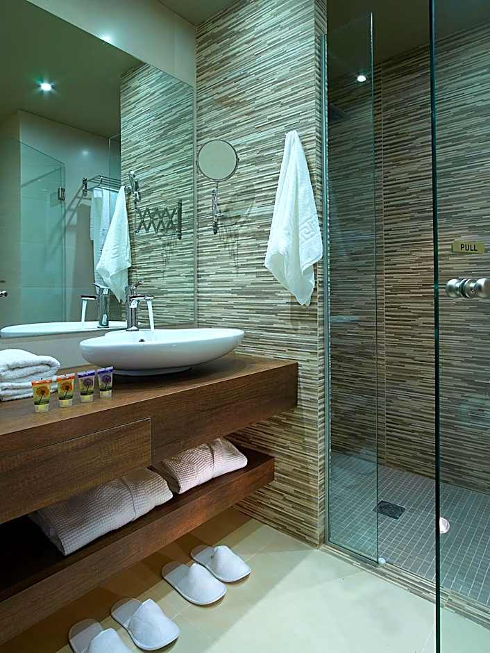 Elotis Suites