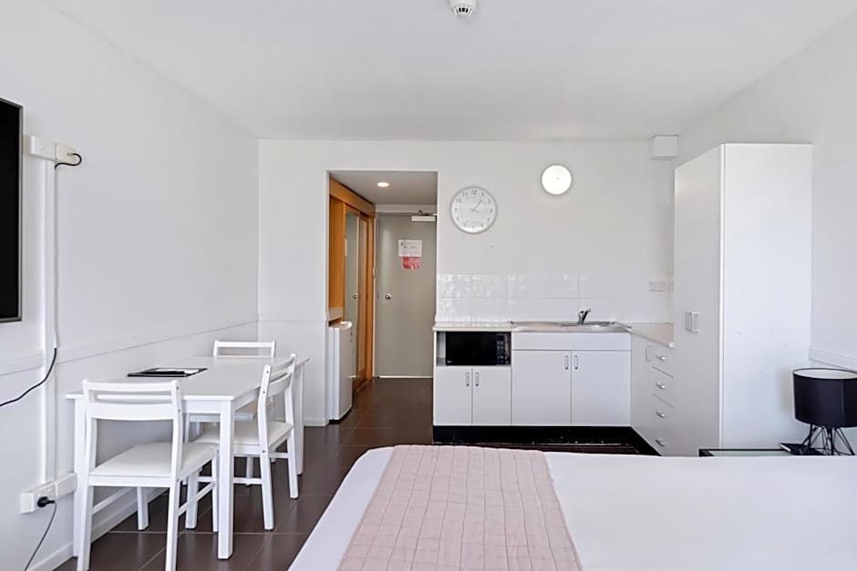 Bayview Tower Motel