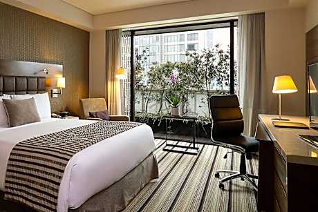 Deluxe Guest room, 1 King Bed, City view