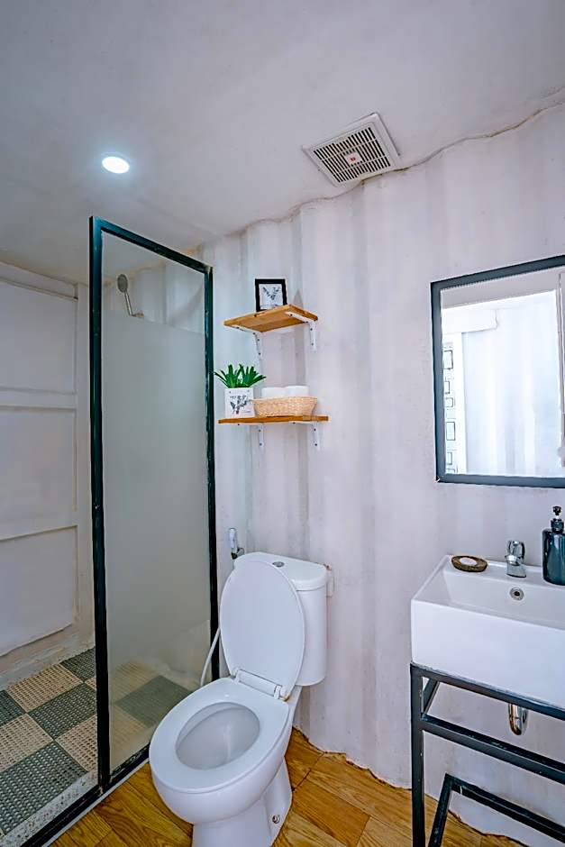 Container Smart Stay (CSS)