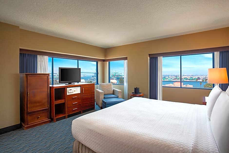 Photo 1 of 7 of Junior 1 King Bed Suite, Harbor View