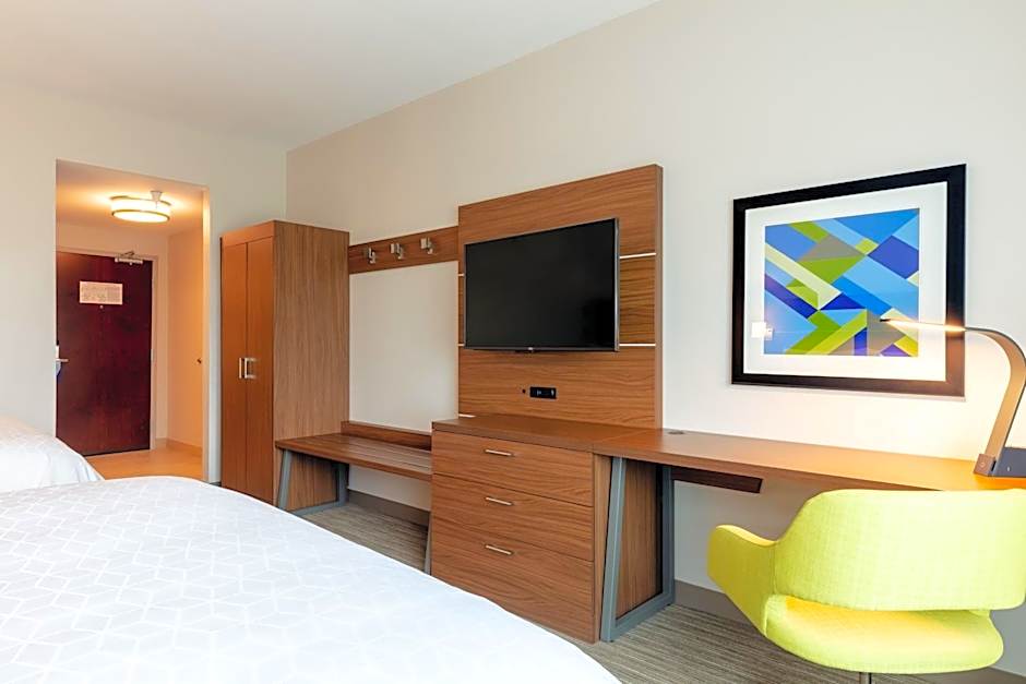Holiday Inn Express Calhoun South By IHG