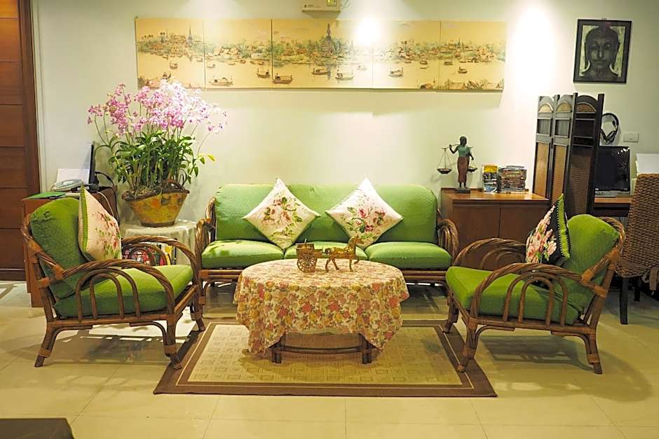 Baan Sukhumvit Soi 18