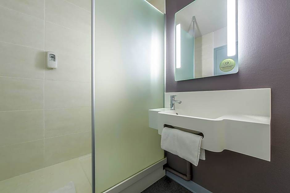 B&B HOTEL Orange - Échangeur A7 A9