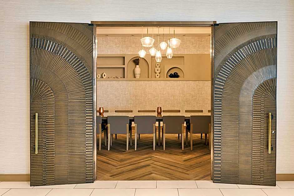 Renaissance® Phoenix Glendale Hotel & Conference Center