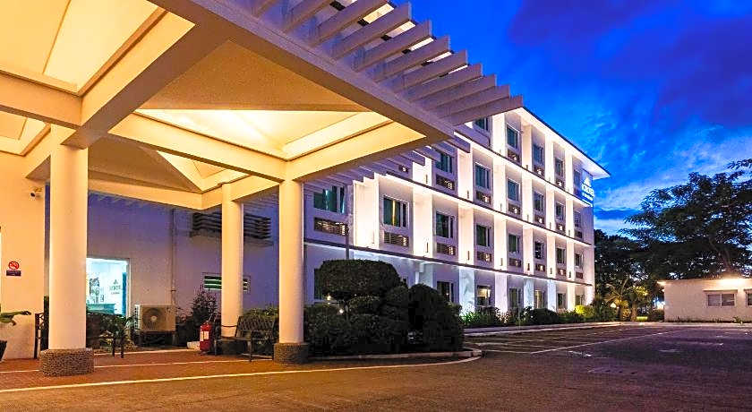 Microtel by Wyndham South Forbes near Nuvali