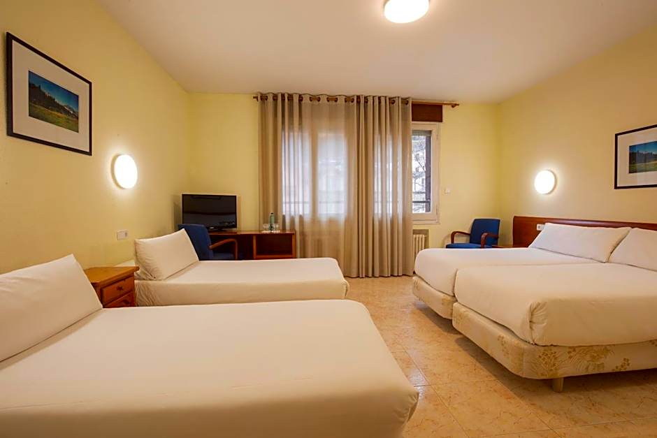 Photo 1 of 6 of Quadruple Room