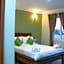 Neakru Guesthouse and Restaurant