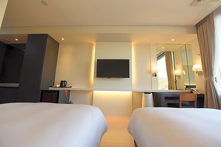 Geoje Artnouveau Suite Hotel