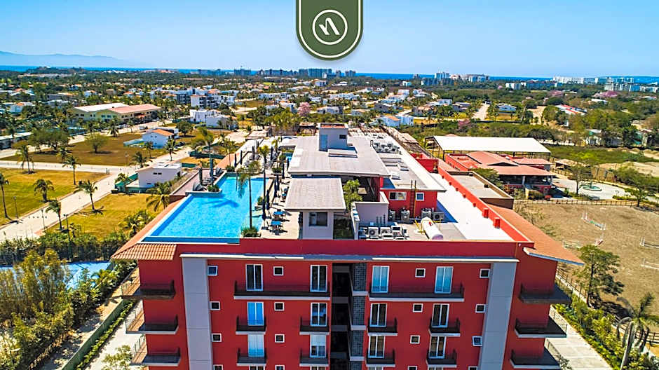 Cozy Apt with Private Terrace - Rooftop Pool