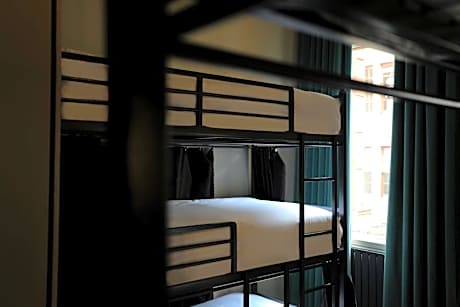 Bunk Bed in Mixed Dormitory Room