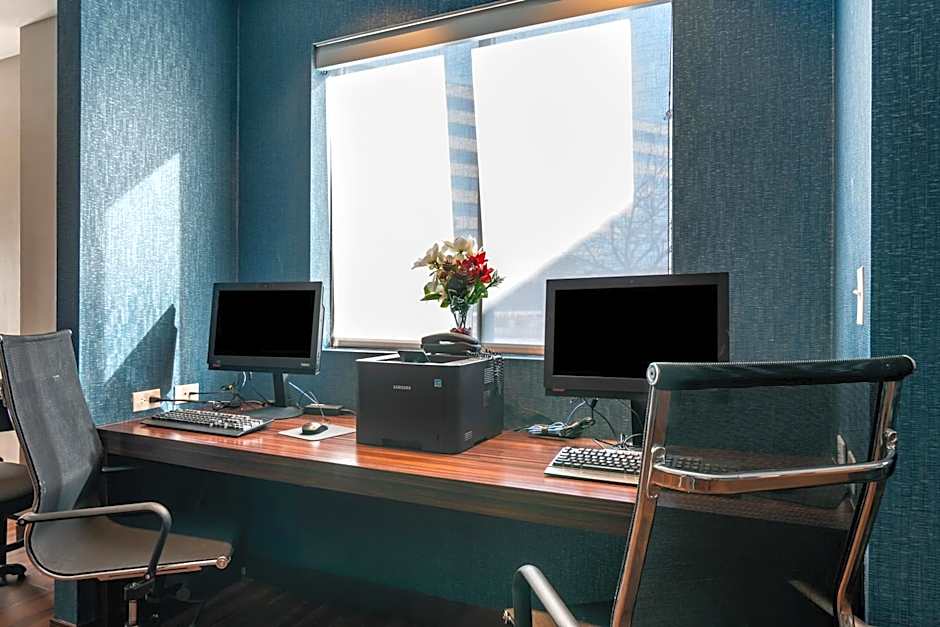 MainStay Suites St. Louis Airport