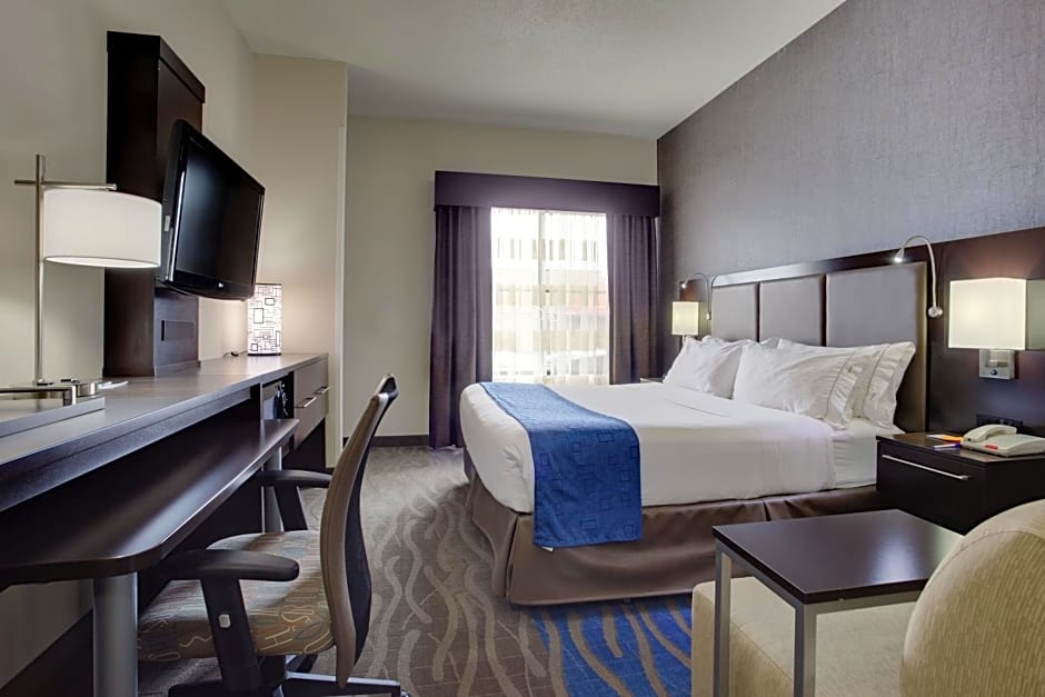 Holiday Inn Express Hotel & Suites Meadowlands Area